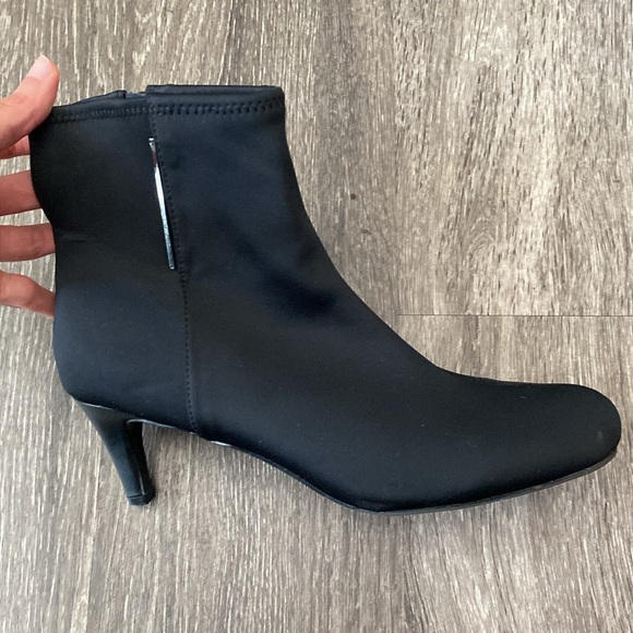 Black heeled ankle booties - Picture 4 of 17
